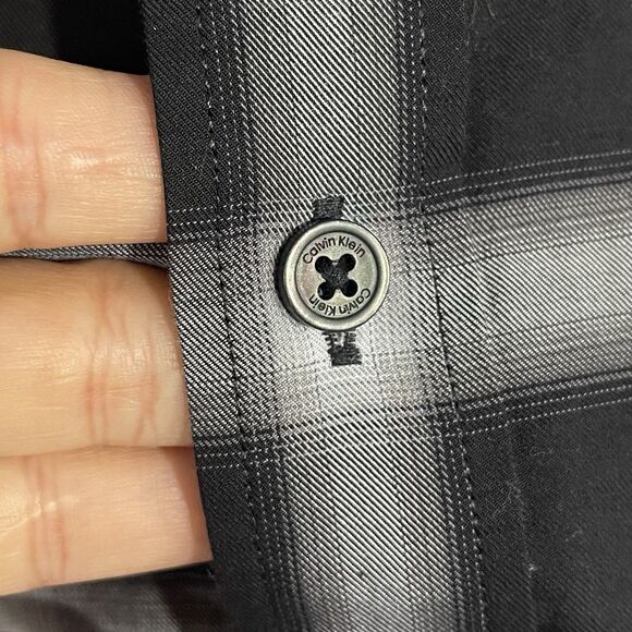 Calvin Klein Men’s Black Gray Checkered Long Sleeve Button Up Shirt Size L - Picture 6 of 7